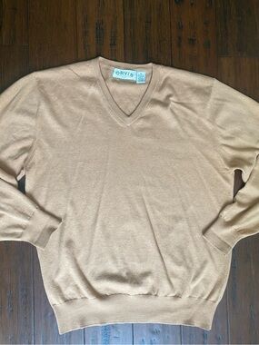 Orvis Men's V-Neck Sweater in Tan/Camel